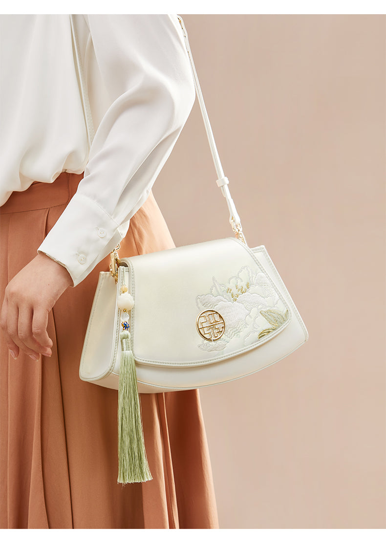 Embroidery Leather Retro White Hibiscus Handbag with Pendant